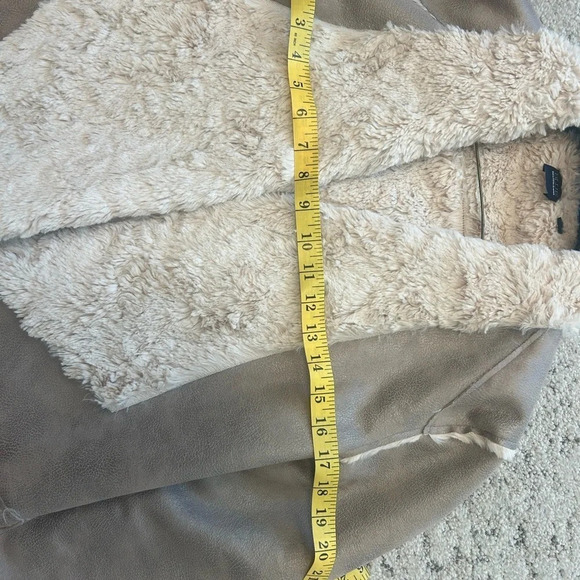 Saks 5th  Avenue faux suede Sherpa jacket size S In excellent condition - Picture 5 of 9